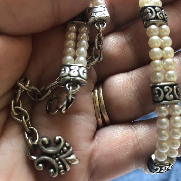 SOLD———EUC Brighton pearl/silver set - Picture 2 of 5